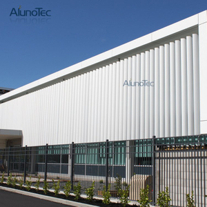 Pare-soleil décoratif en aluminium vertical, persienne solaire pour façade de bâtiment